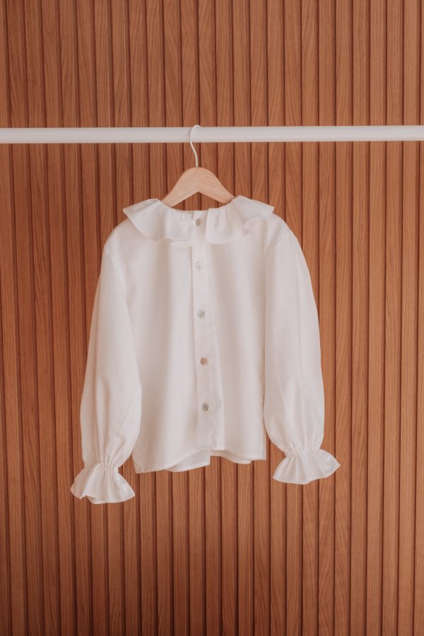 Camisa de criança em algodão de gola de folhos