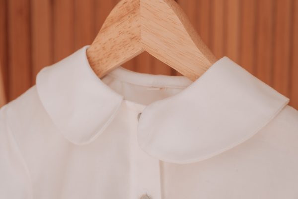Camisa de criança em algodão de gola redonda