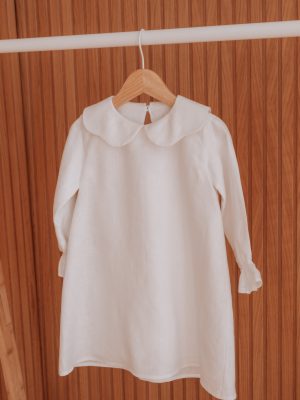 Vestido de criança em linho com gola de flores de manga comprida