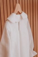 Vestido de criança em linho com gola de flores de manga comprida